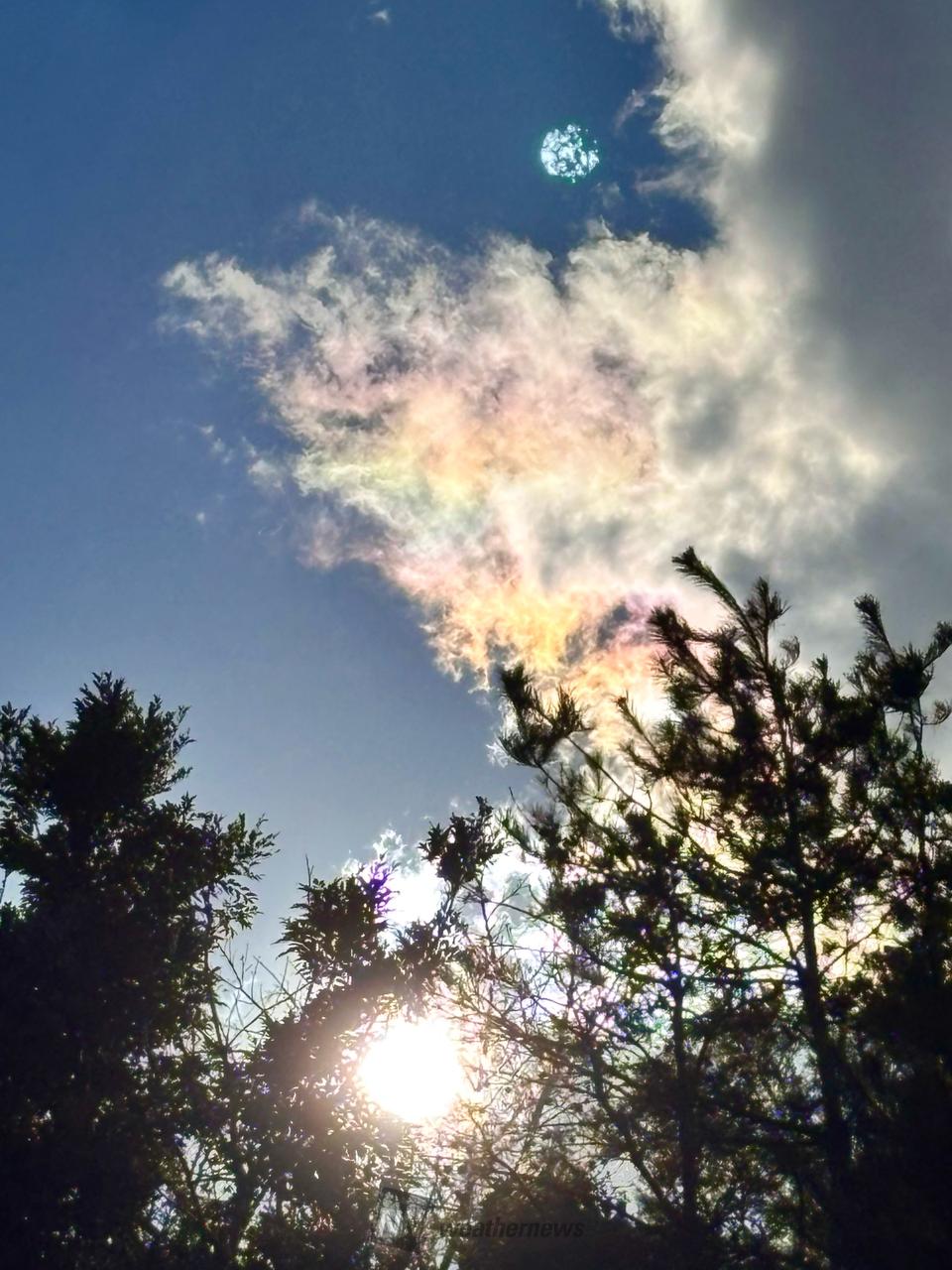 虹色の雲「彩雲」 注目の空の写真 ウェザーニュース