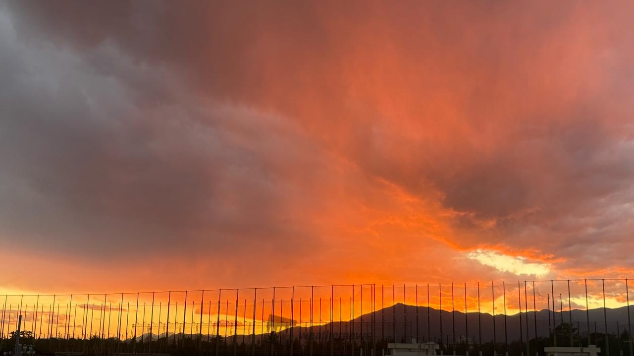 燃えるような鮮やかな夕焼け 注目の空の写真 ウェザーニュース