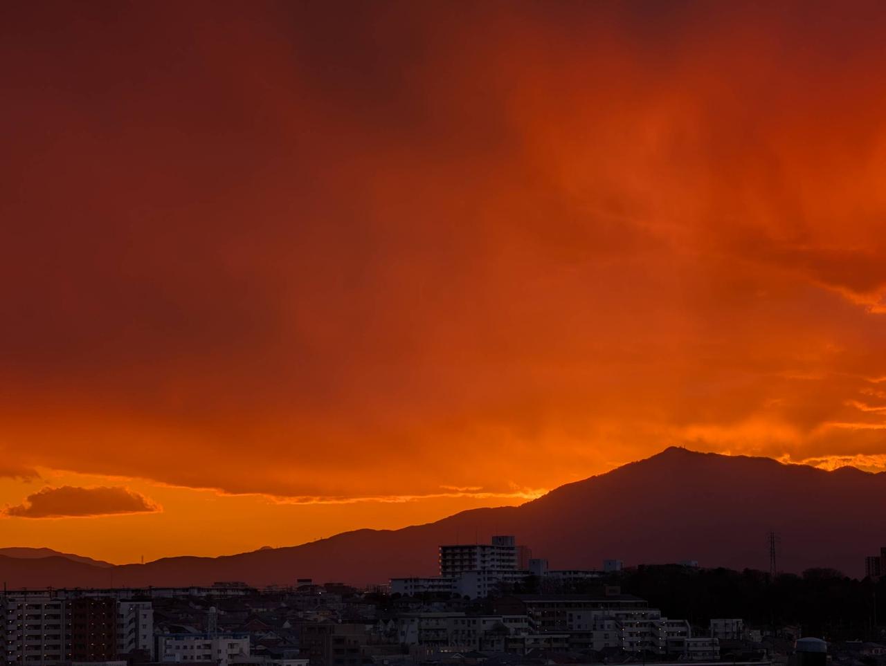 燃えるような鮮やかな夕焼け 注目の空の写真 ウェザーニュース