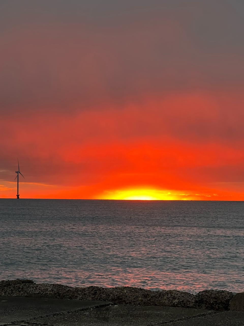 燃えるような鮮やかな夕焼け 注目の空の写真 ウェザーニュース