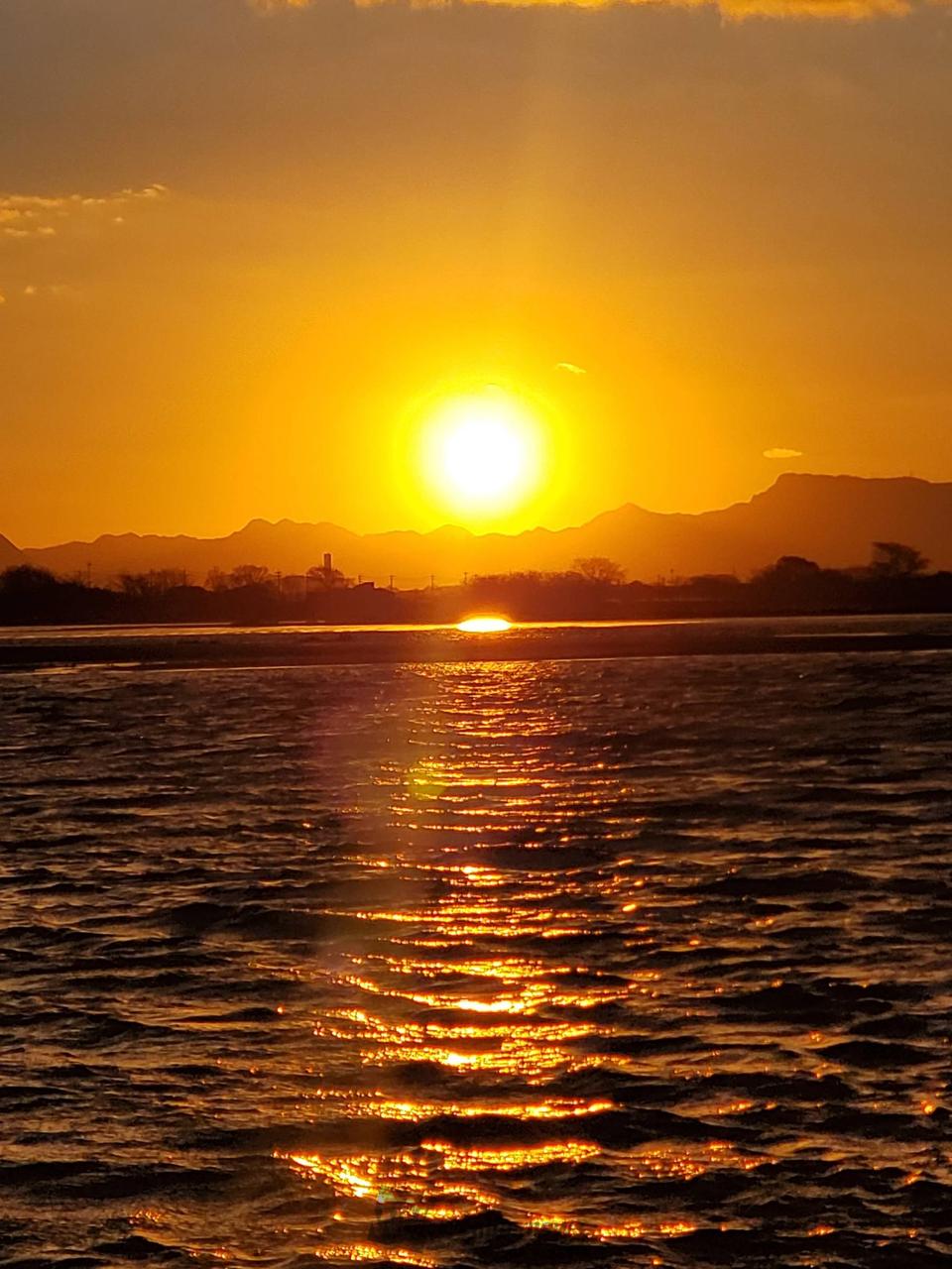 燃えるような鮮やかな夕焼け 注目の空の写真 ウェザーニュース