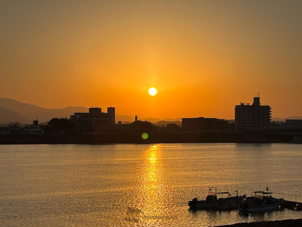 【夕焼けこやけページ】先染めチェックジャケット　オレンジ 夕焼けタイム🌆 注目の空の写真 ウェザーニュース