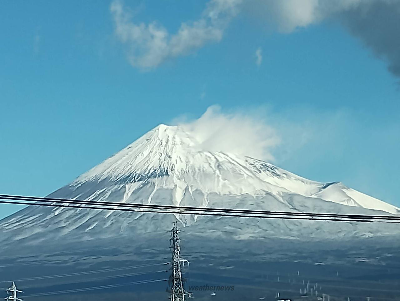 雪が増えた富士🗻 注目の空の写真 ウェザーニュース