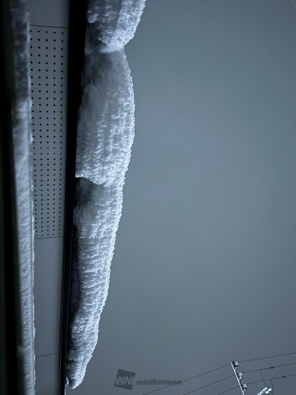 屋根の雪が張り出してる さっきも荒れた音 | 新潟県新発田市 | ブビ | ウェザーニュース