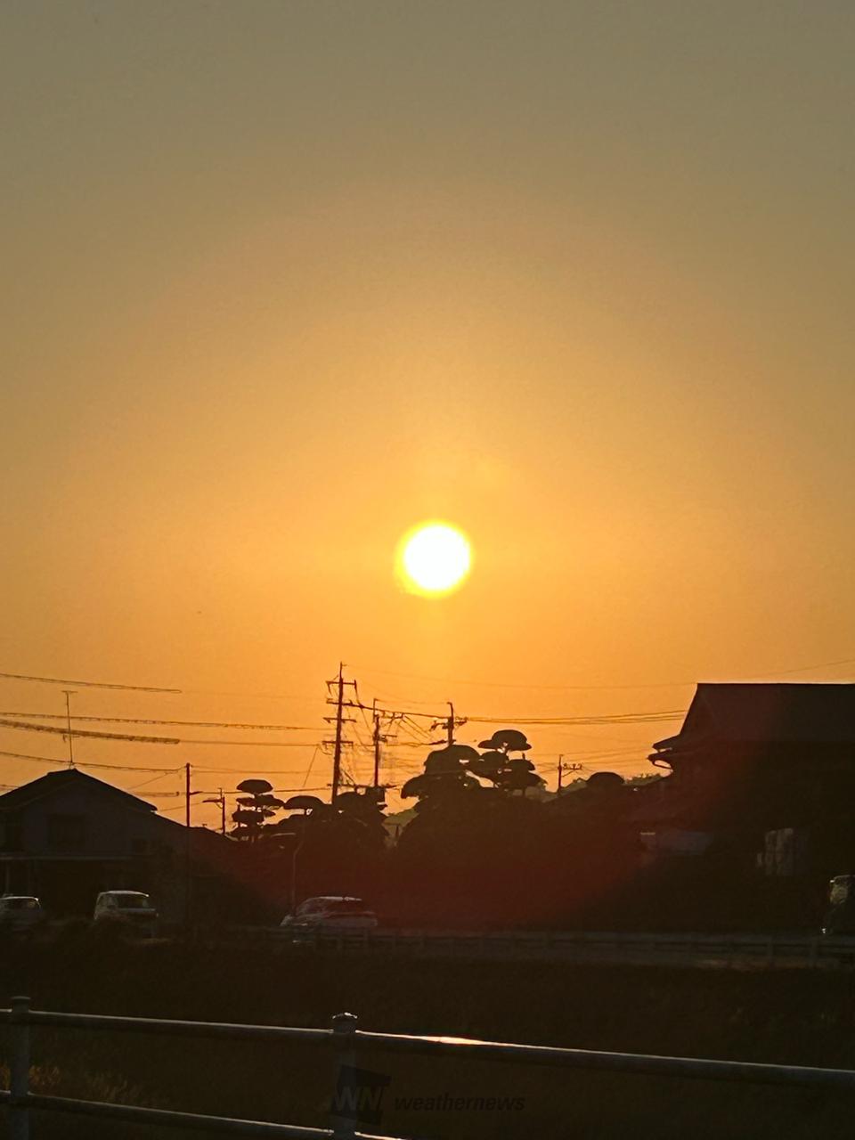17時26分撮影の夕陽。雲一つなく、スッ | 熊本県上益城郡益城町