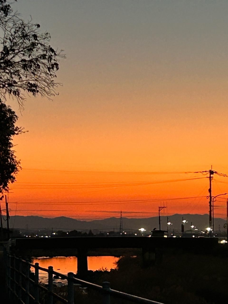 18時17分撮影の西の方角の様子。夕陽が | 熊本県上益城郡益城町