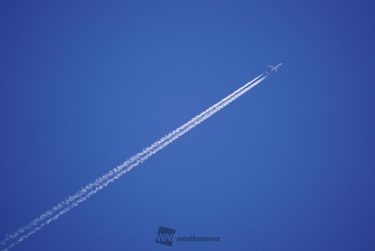 くっきり飛行機雲✈️ 注目の空の写真 ウェザーニュース