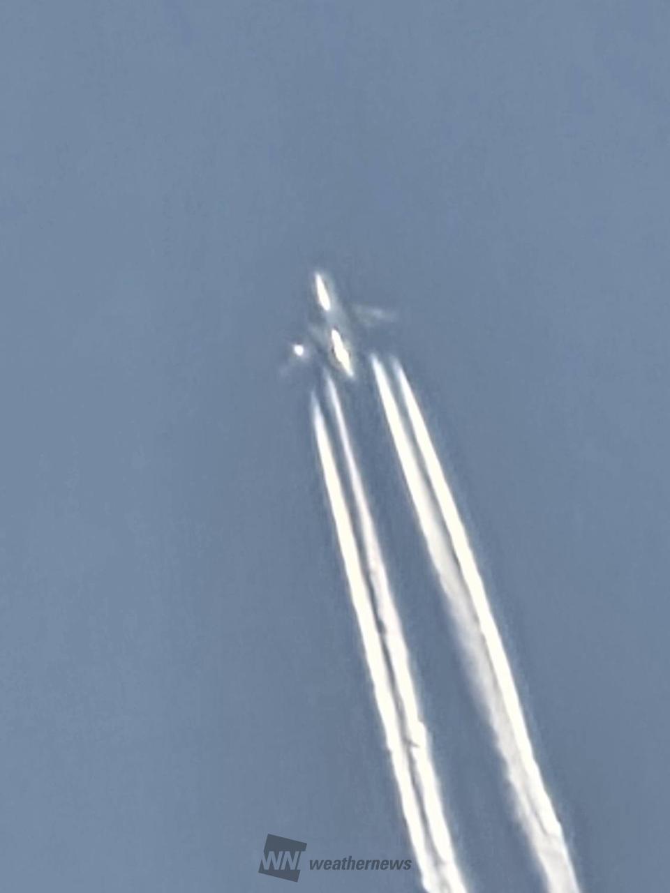 くっきり飛行機雲✈️ 注目の空の写真 ウェザーニュース
