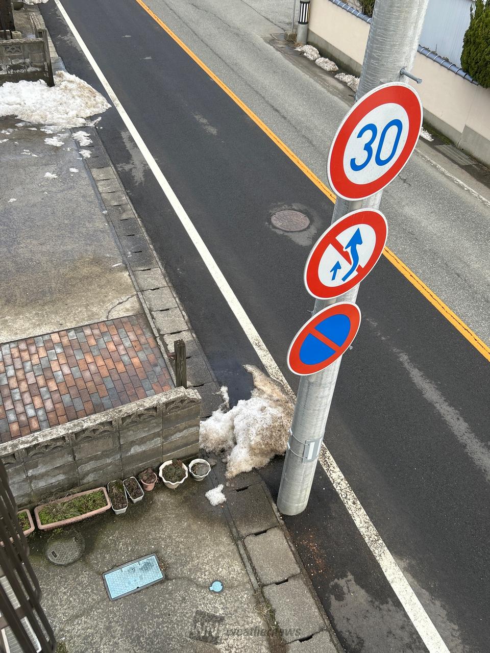 今日はストーブが要...