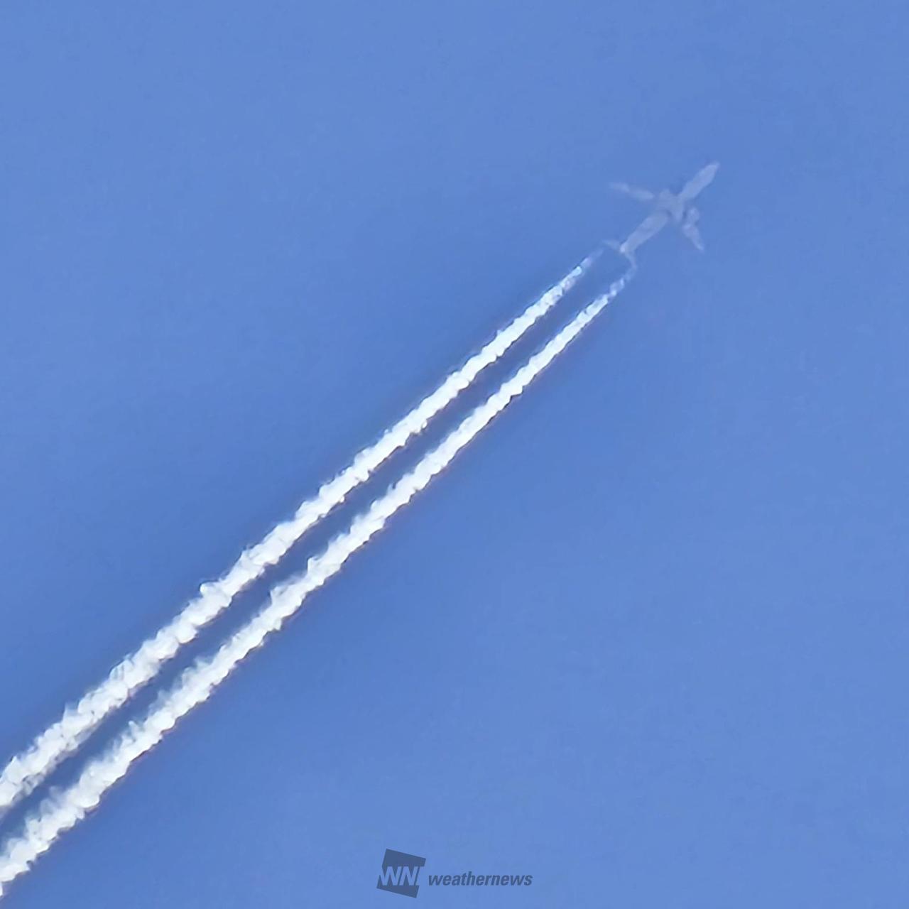 青空×飛行機雲 注目の空の写真 ウェザーニュース