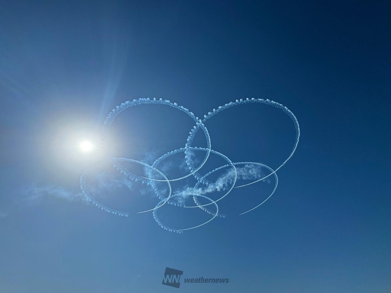 空を駆けるブルーの軌跡 注目の空の写真 ウェザーニュース