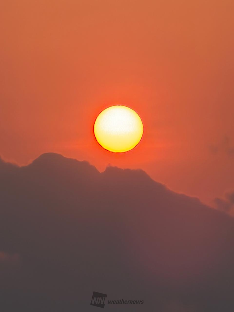 連休最終日の夕日🌆 注目の空の写真 ウェザーニュース