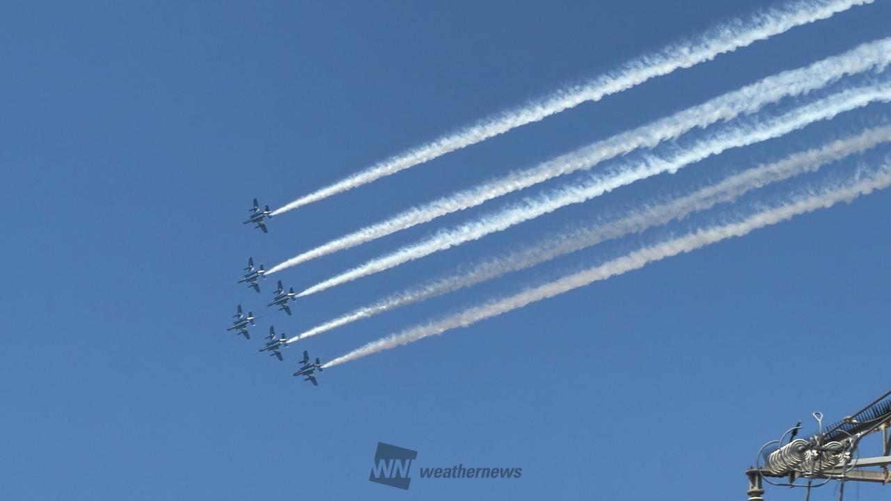 青空を舞う✈ブルーインパルス 注目の空の写真 ウェザーニュース