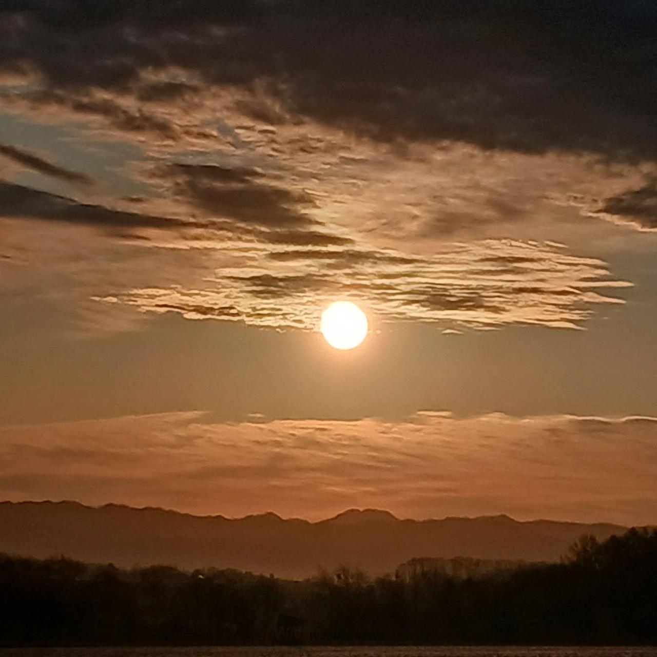 太陽登場☀️ 注目の空の写真 ウェザーニュース