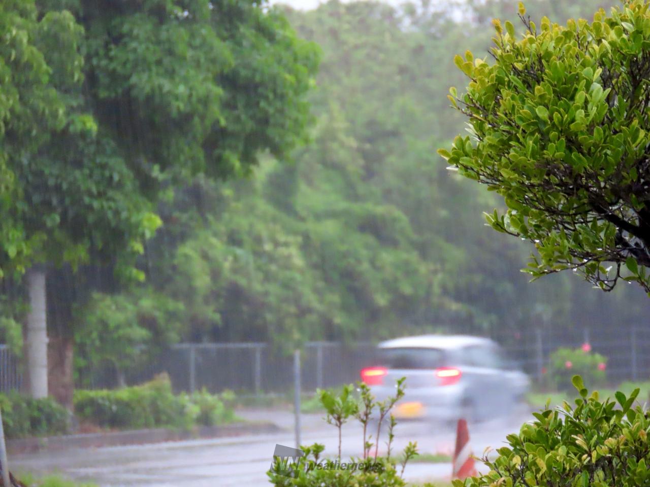 沖縄では激しい雨に 注目の空の写真 ウェザーニュース