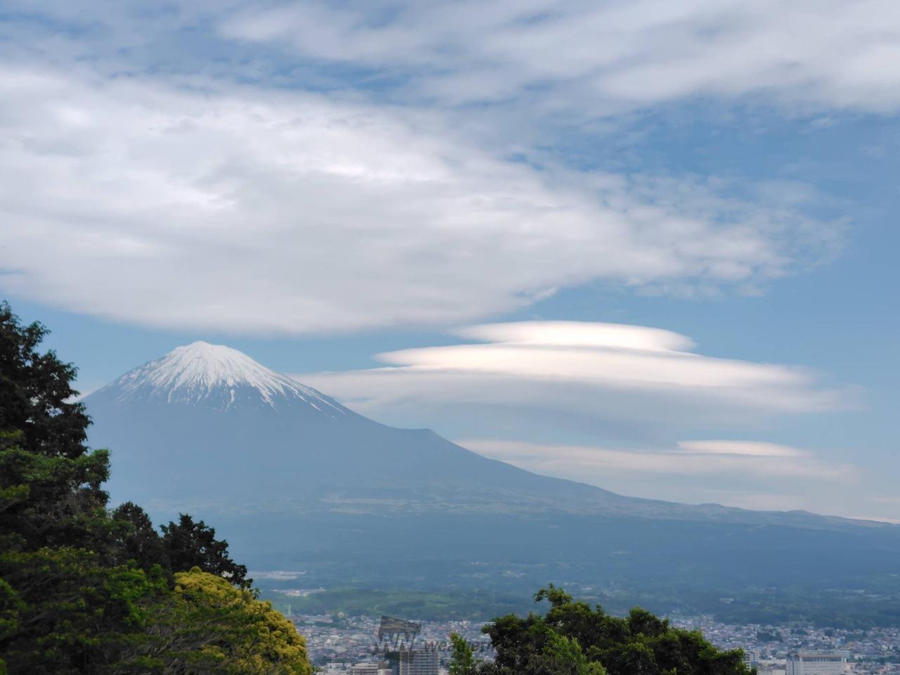 富士山に笠雲やレンズ雲 注目の空の写真 ウェザーニュース