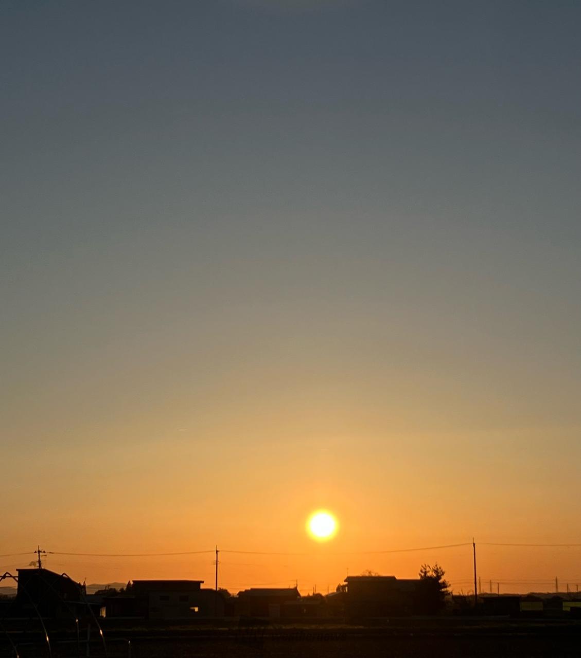 連休最終日の夕焼け☀️ 注目の空の写真 ウェザーニュース