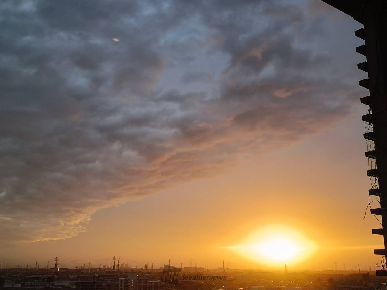 連休最終日の夕焼け☀️ 注目の空の写真 ウェザーニュース