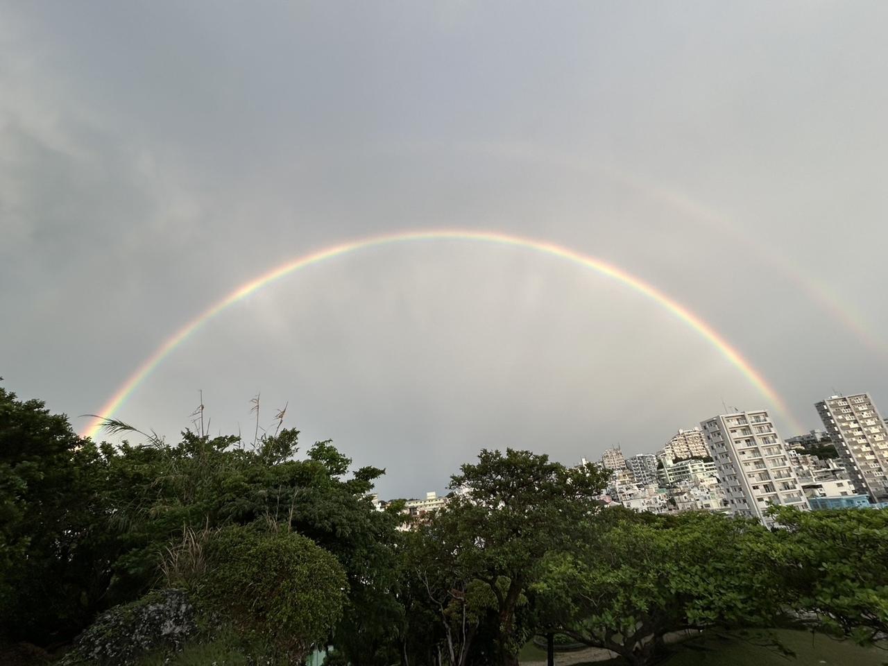 雨上がりの沖縄 ダブルレインボー🌈 注目の空の写真 ウェザーニュース