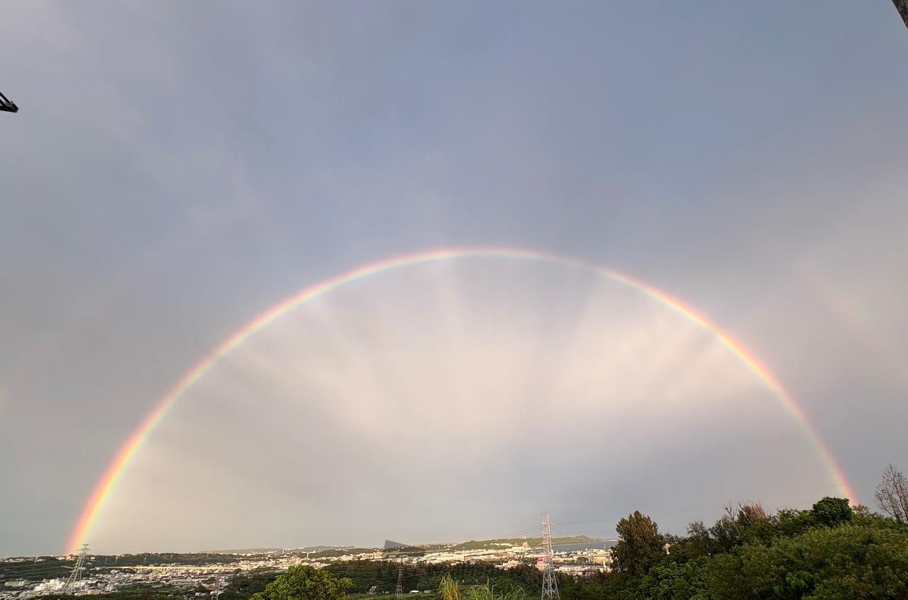雨上がりの沖縄 ダブルレインボー🌈 注目の空の写真 ウェザーニュース