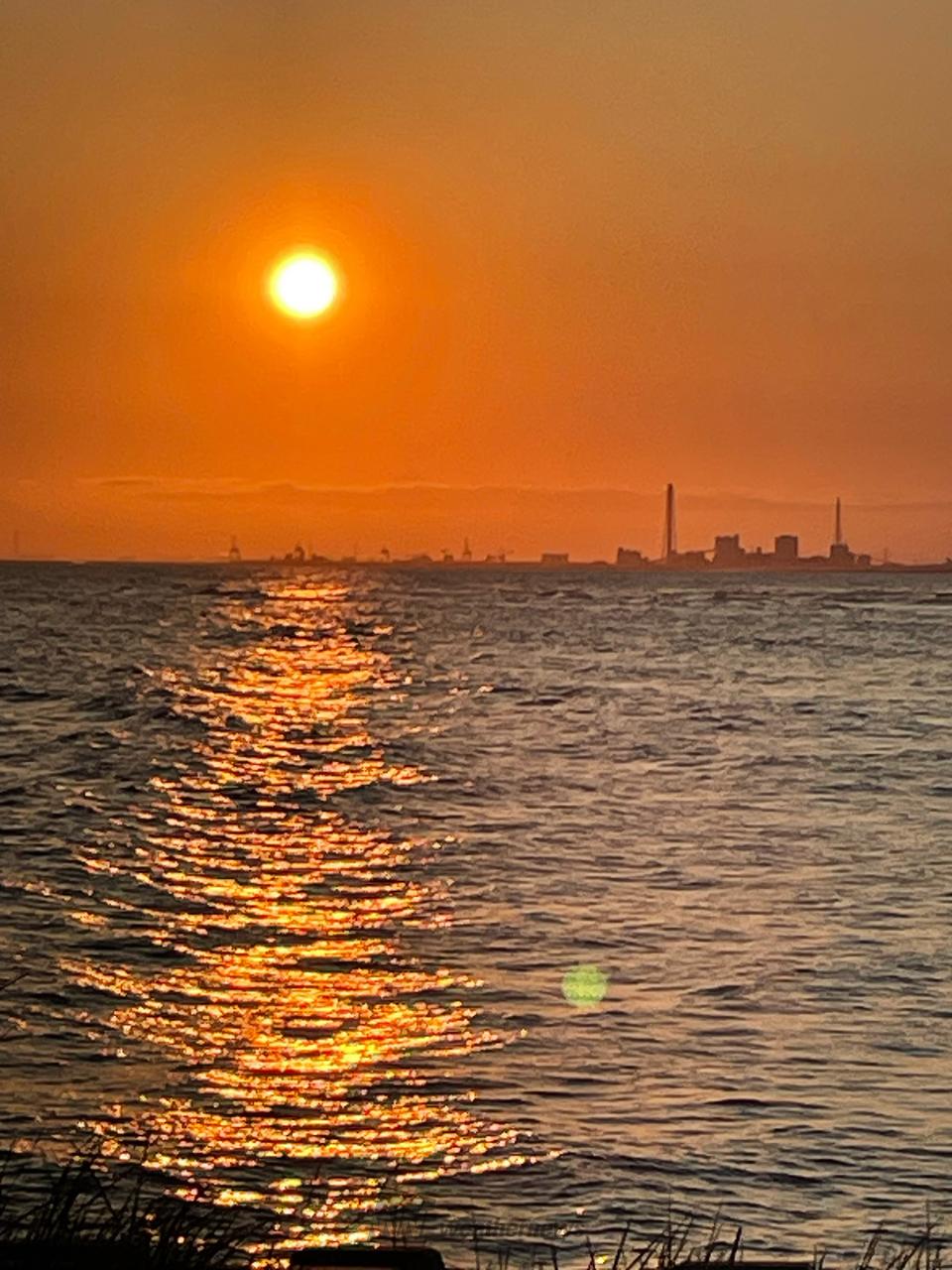 夕日ページ 金曜日の夕焼け 注目の空の写真 ウェザーニュース