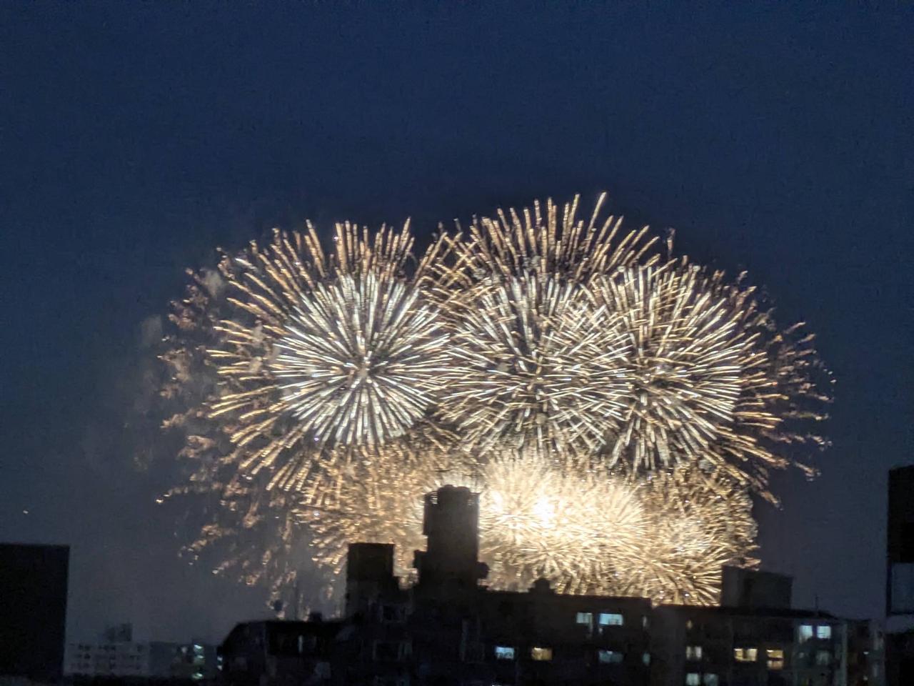 初夏の空を彩る🎆大輪の華 注目の空の写真 ウェザーニュース