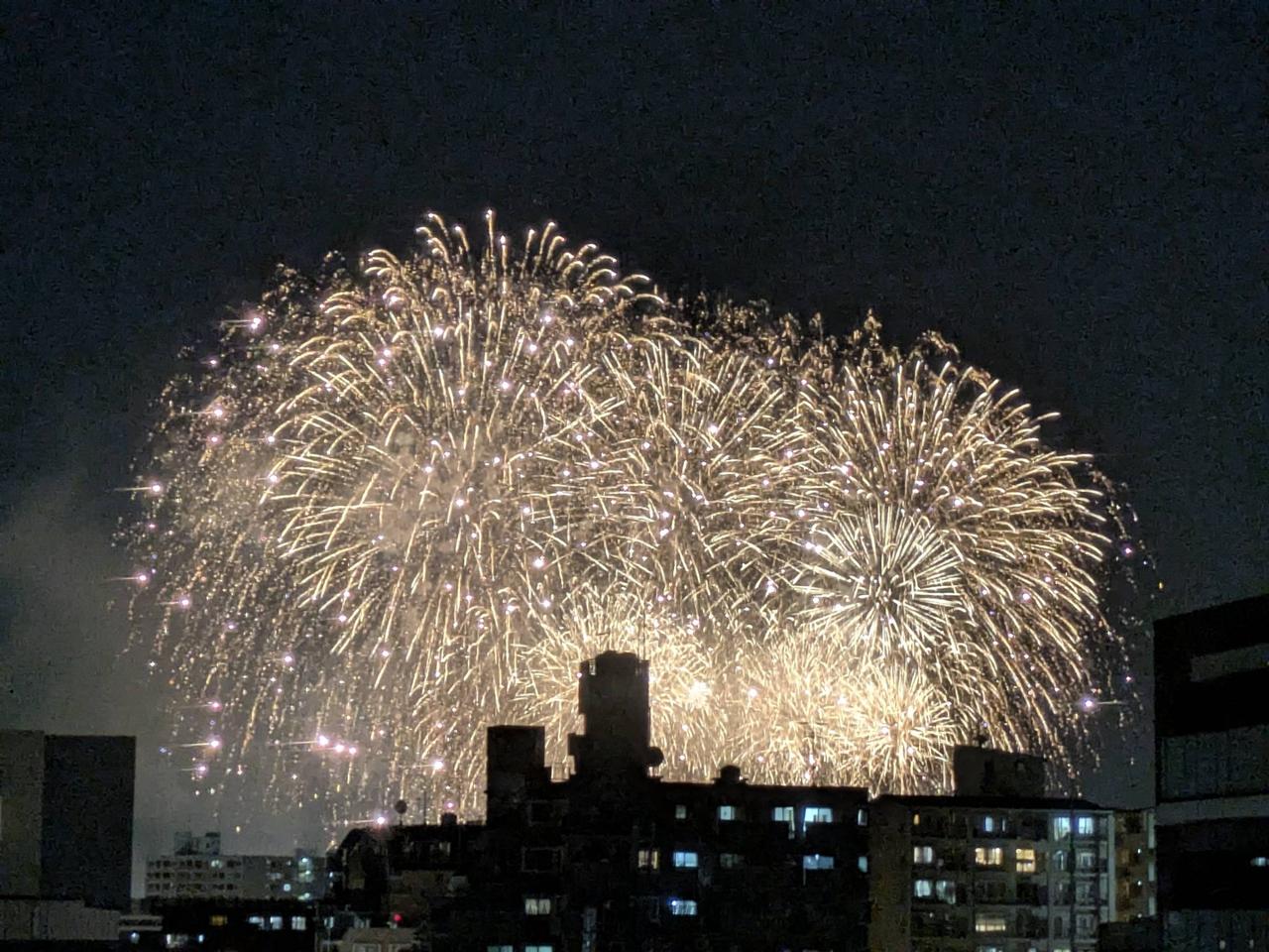 初夏の空を彩る🎆大輪の華 注目の空の写真 ウェザーニュース