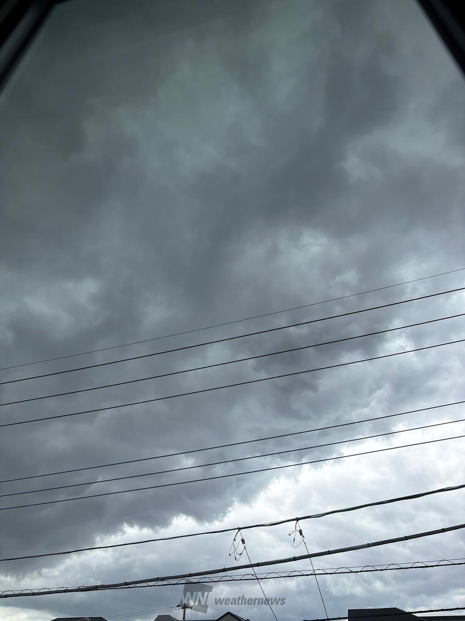 とても怪しい雲が北...