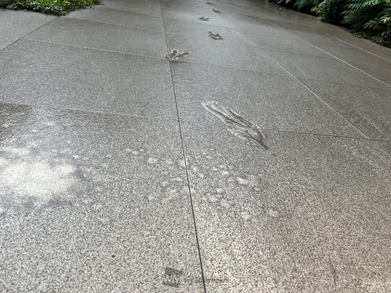雨と火山灰