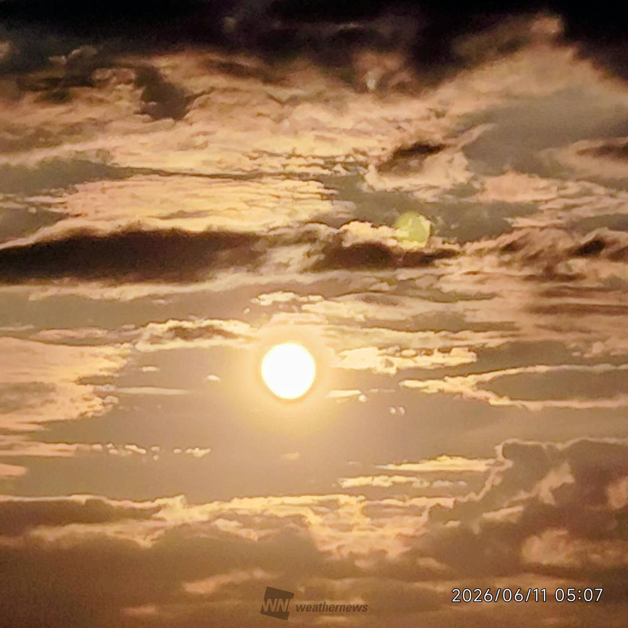 雲間から朝日🌅が登場しましたが上空には | 千葉県市原市 | =masa