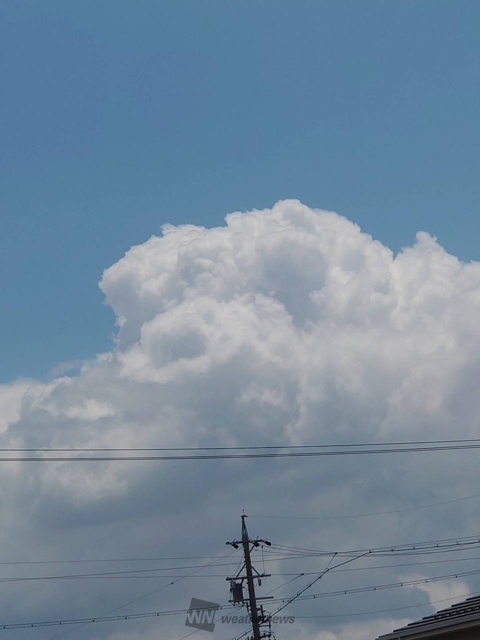 11:38 東の空 入道雲〜‼️ もこも | 愛知県江南市 | satomi1507