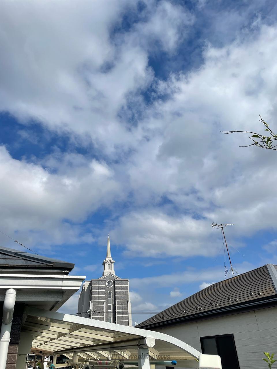 雲の隙間から青空が見えて来ました！ Wカ | 千葉県松戸市 | ジョンパパ