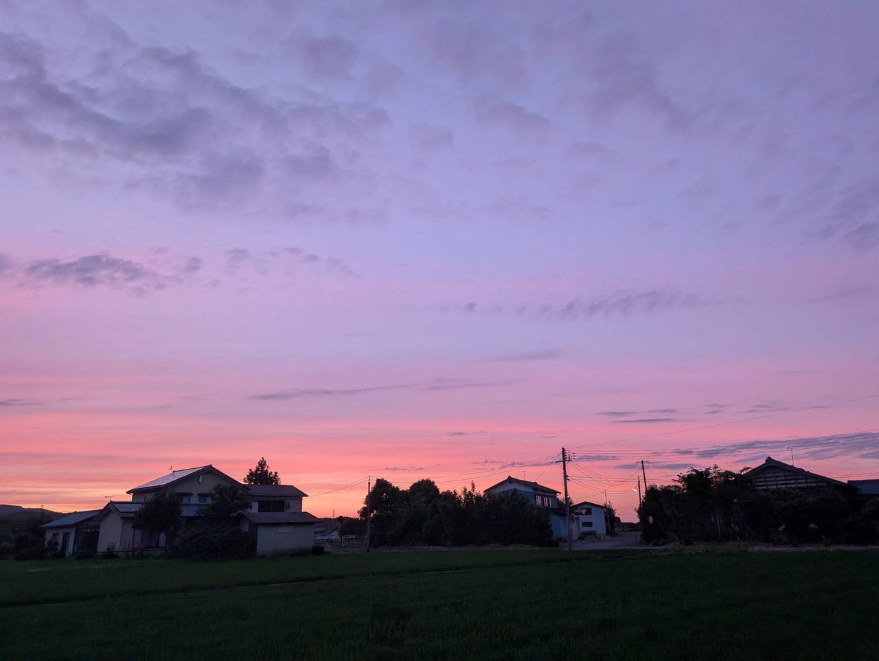 桃色の雲ページ 霞んだ月が…(🌔) 空全体にうすい雲が | 新潟県五泉市 | memo2025