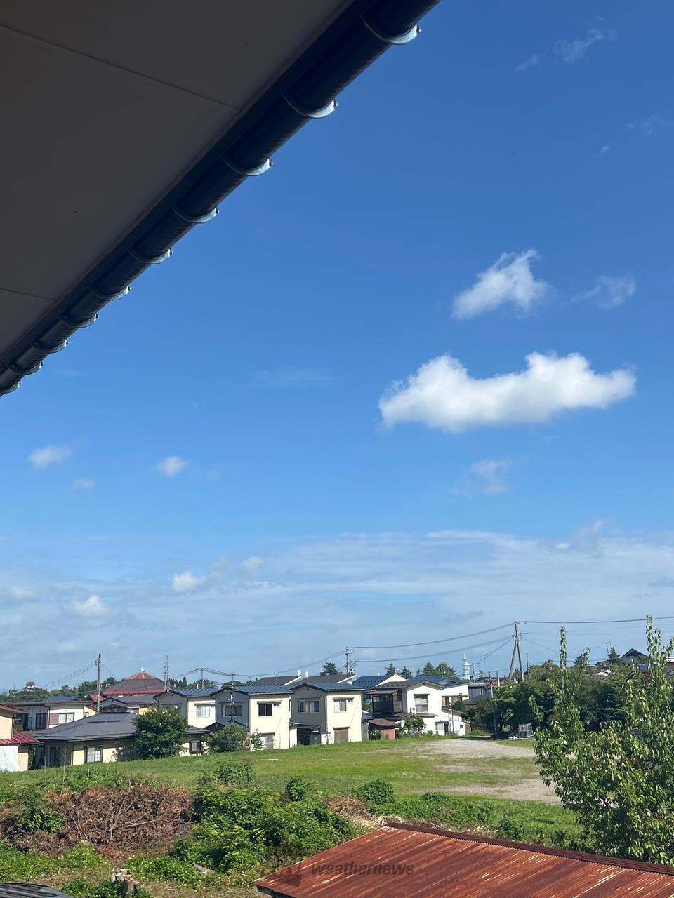 頭上は青い空に白い雲がポコポコ浮かんでい | 福島県会津若松市 | -ほ