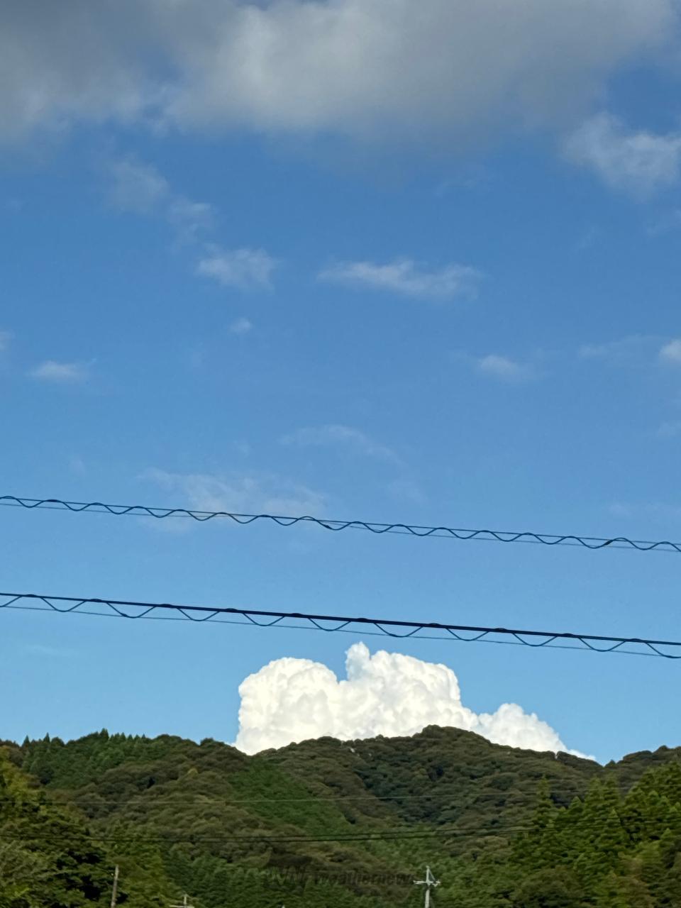 東の空に明るい入道雲。 蒸し暑い夕方にな | 鹿児島県薩摩郡さつま町