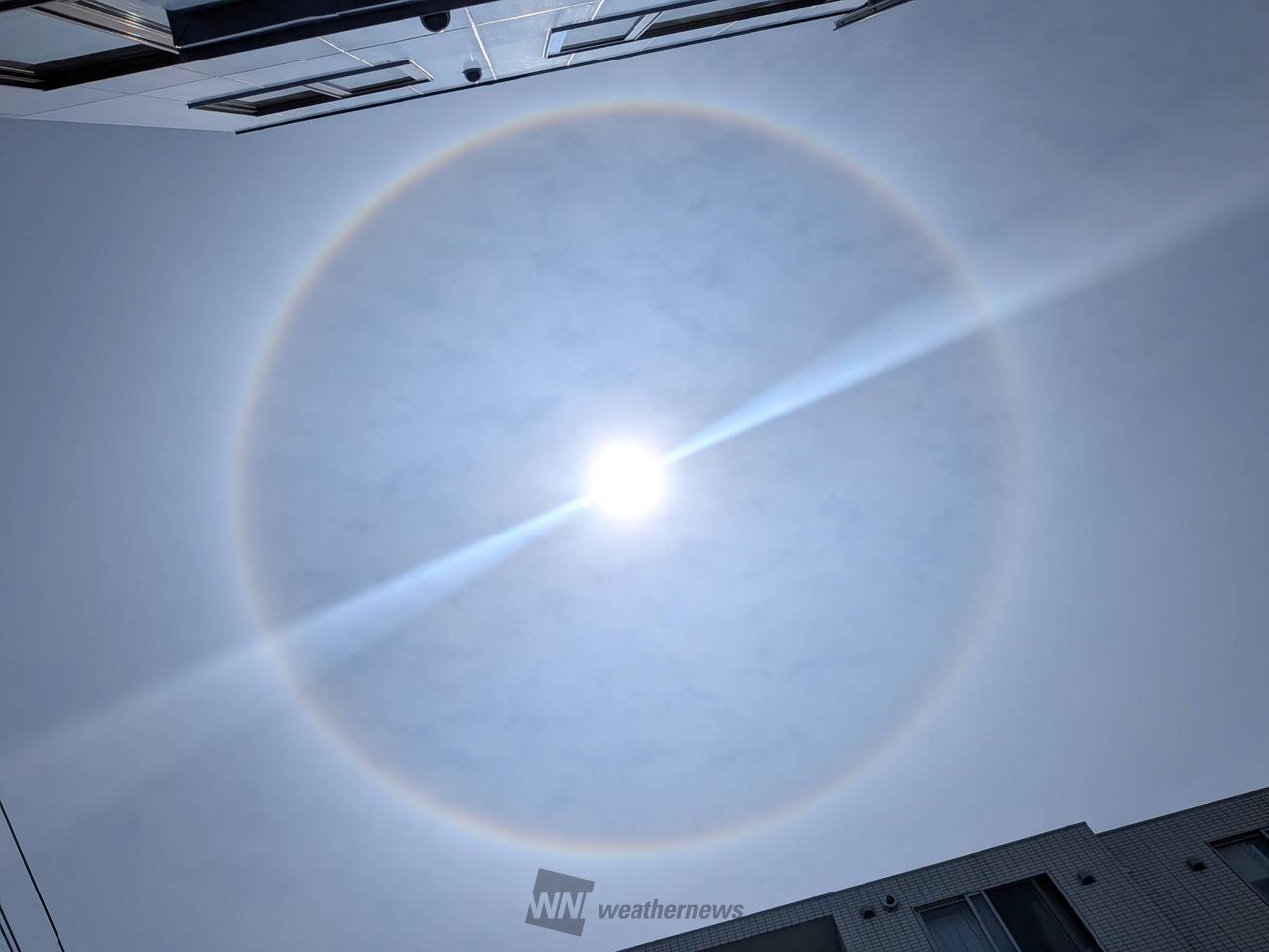 太陽のまわりに虹色の輪 注目の空の写真 ウェザーニュース