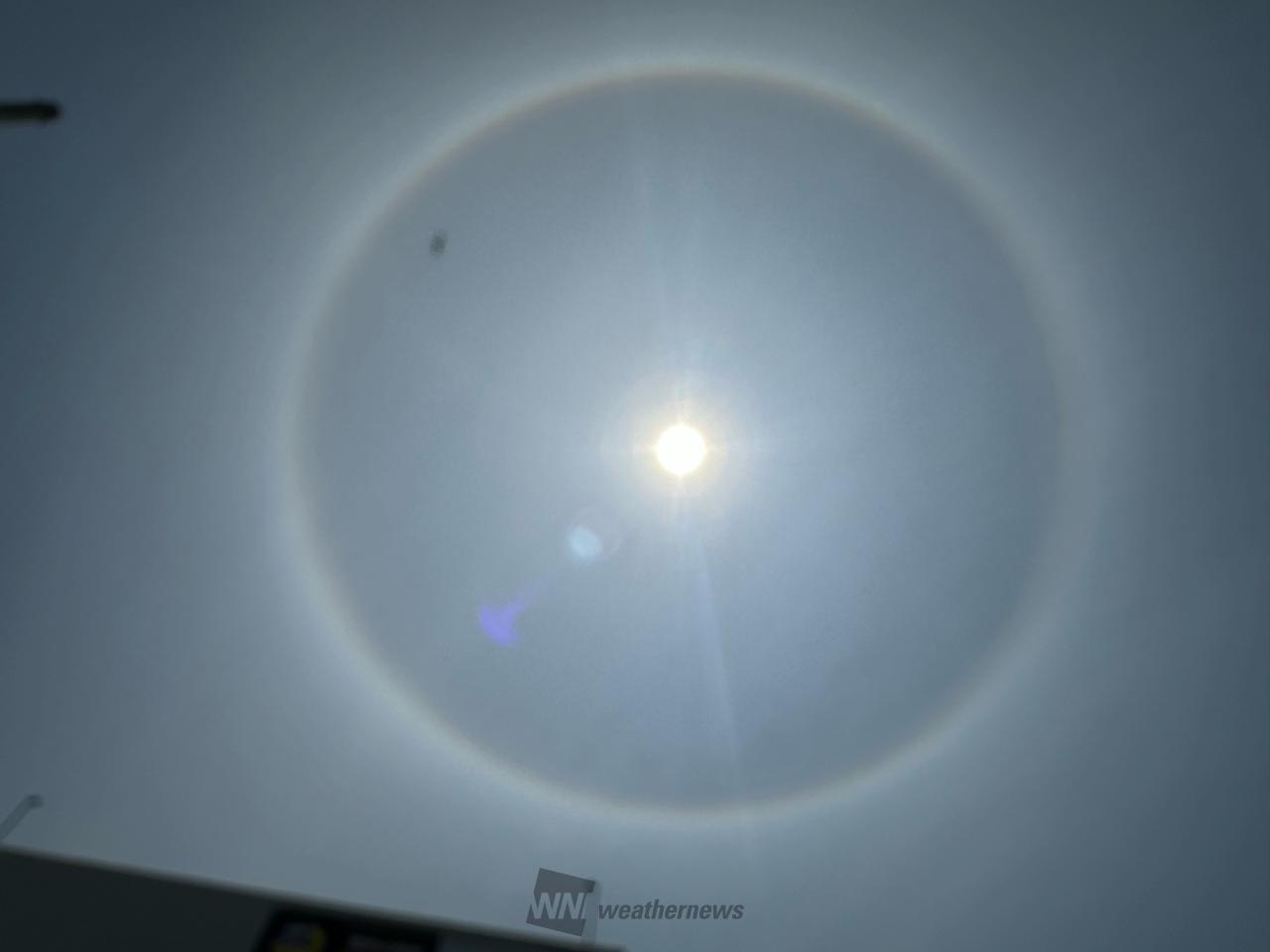 太陽のまわりに虹色の輪 注目の空の写真 ウェザーニュース