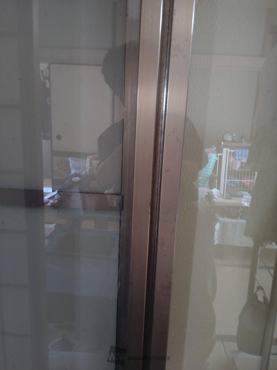全ての雨戸を閉めま...
