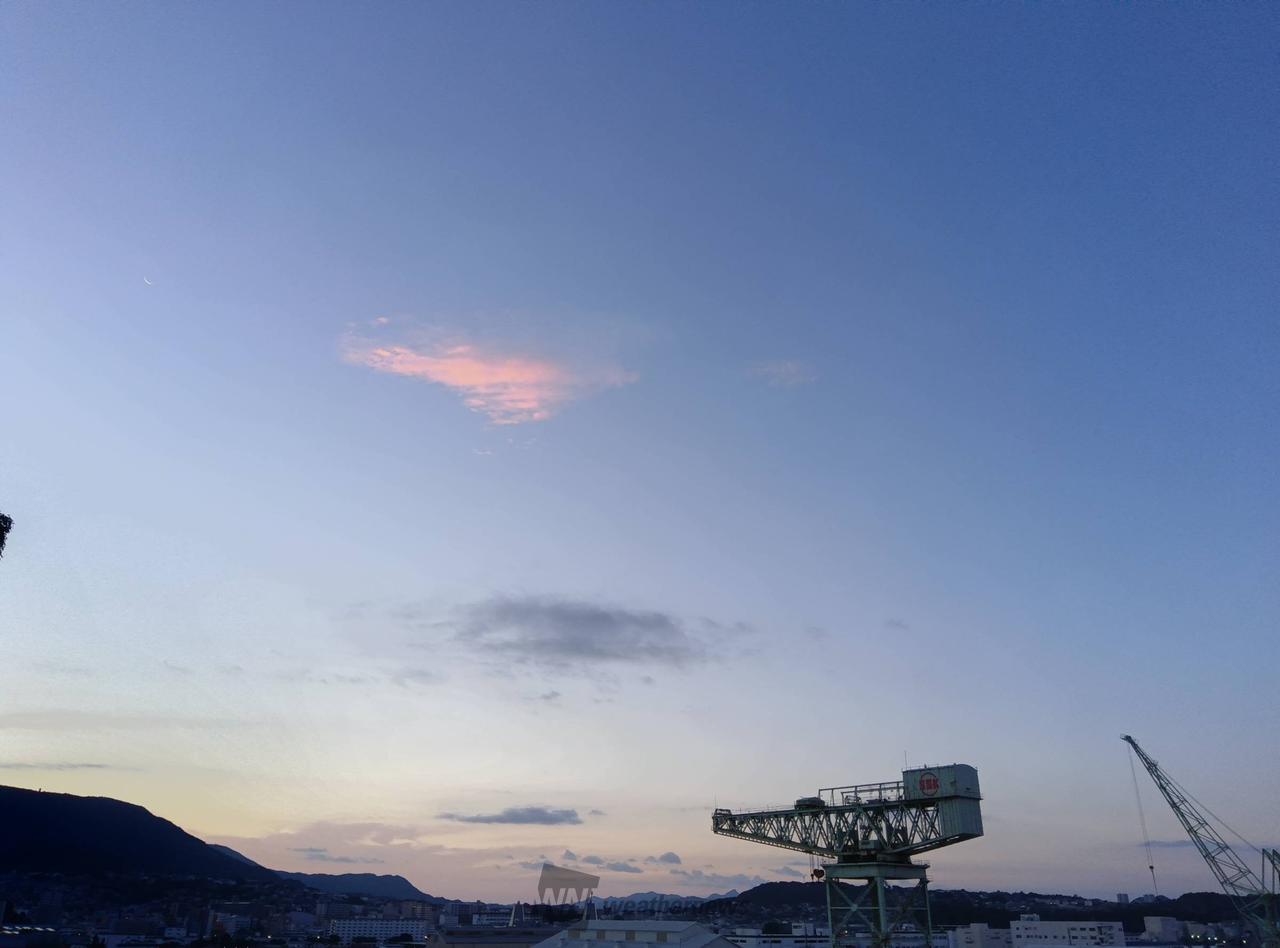  日の出前 東の空...