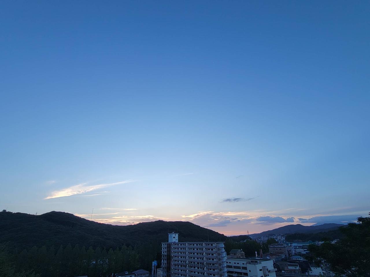 ほんのり朝焼け。先...