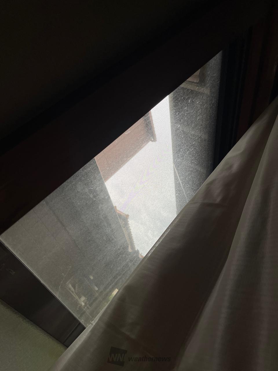 夜が明けましたが曇...