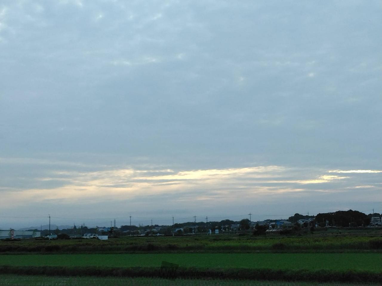 今朝の空模様かな...