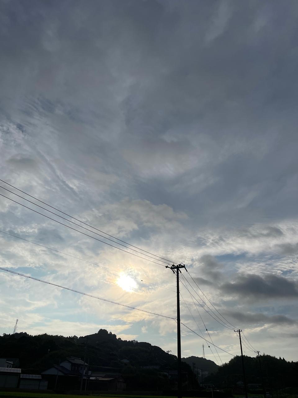 ギラギラ太陽がお目...