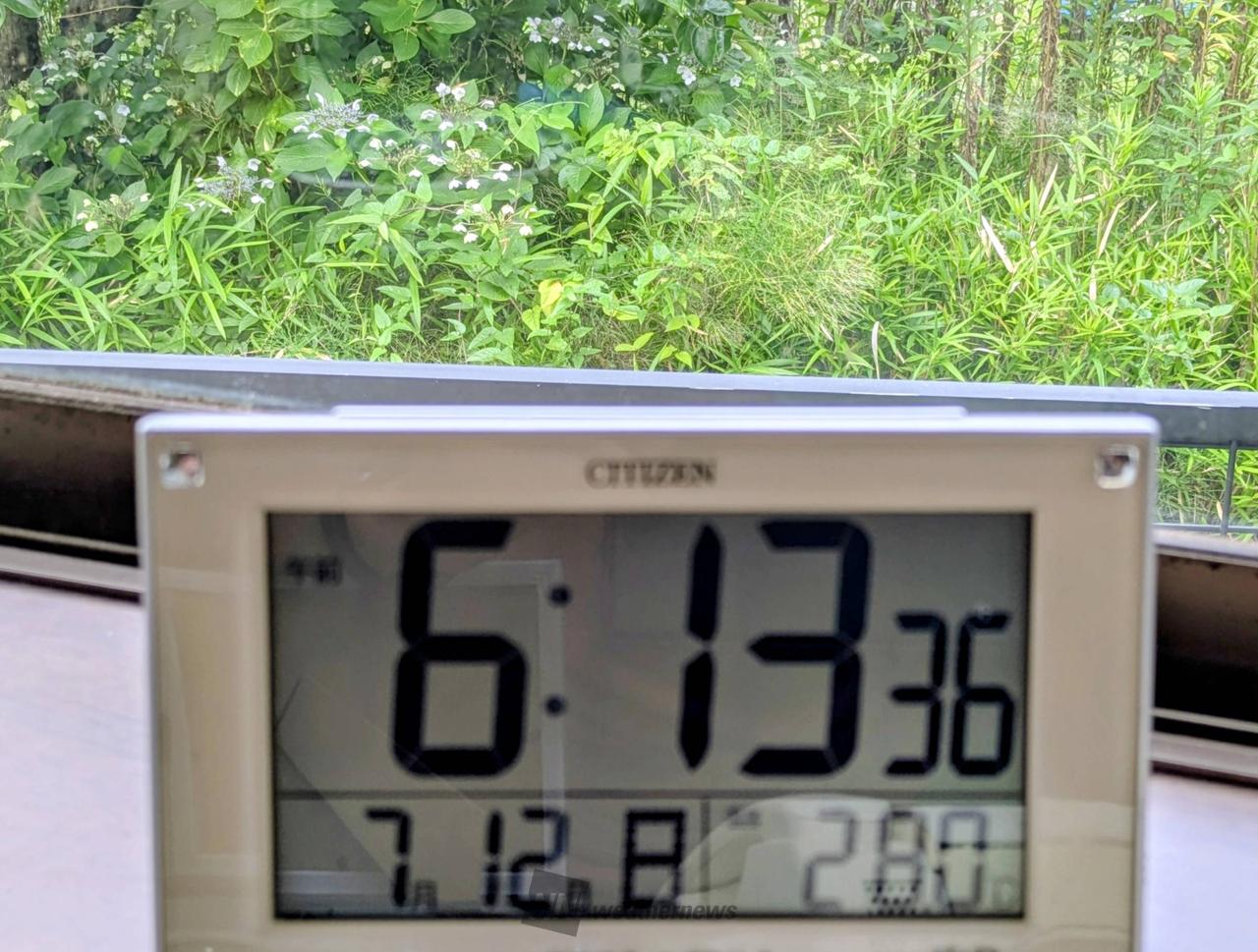 網戸にして扇風機廻...