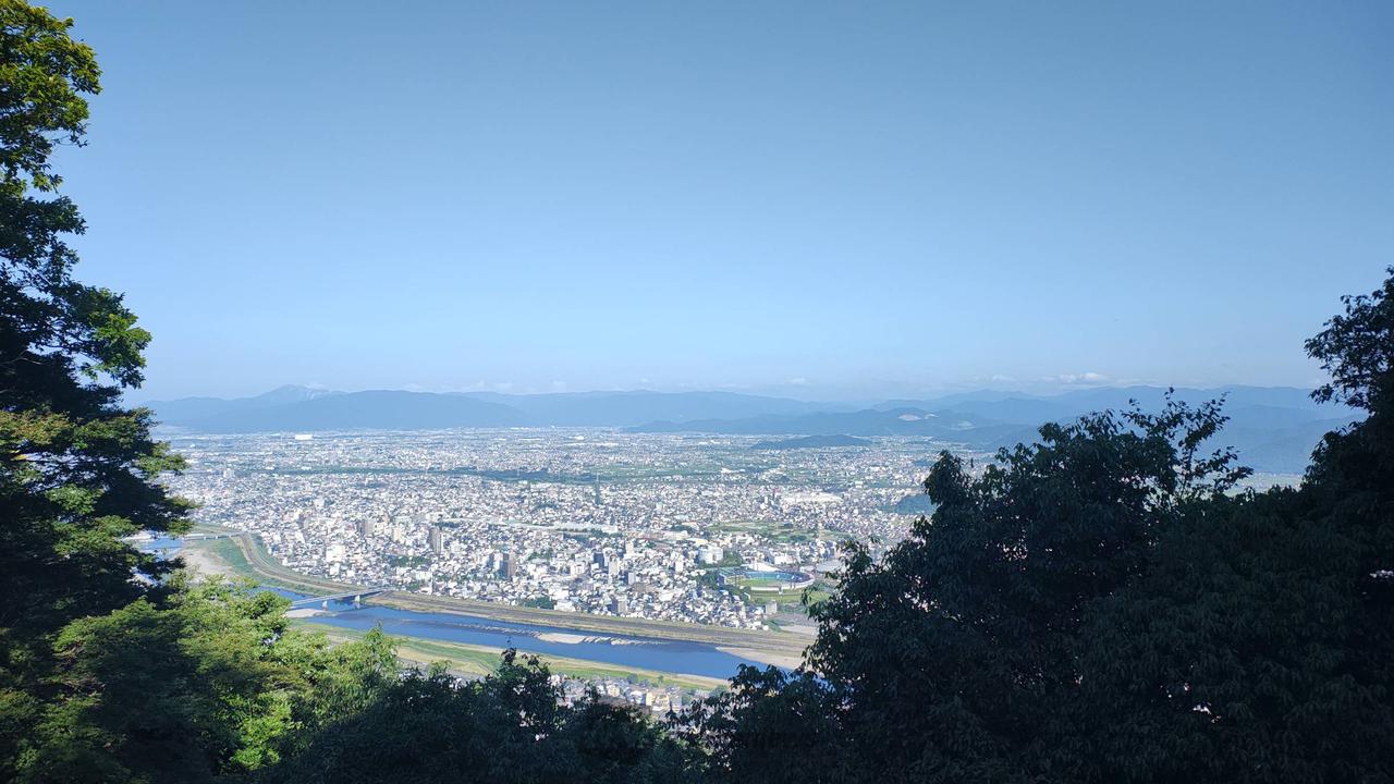 岐阜城前からの風景。 この時間帯はまだマ | 岐阜県岐阜市 | 隣の御座