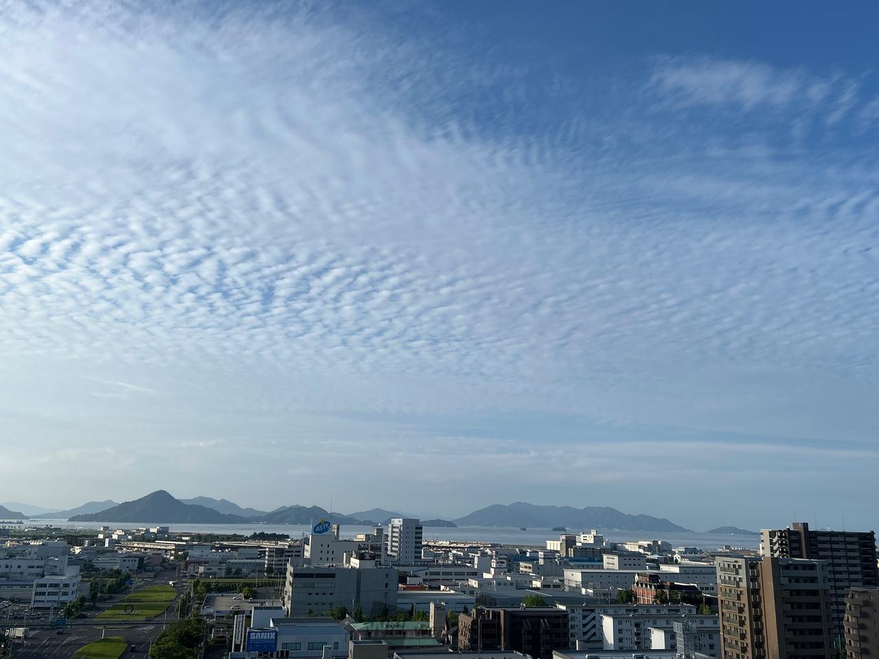 おはようございます 鱗雲のような雲が見え | 広島県広島市西区