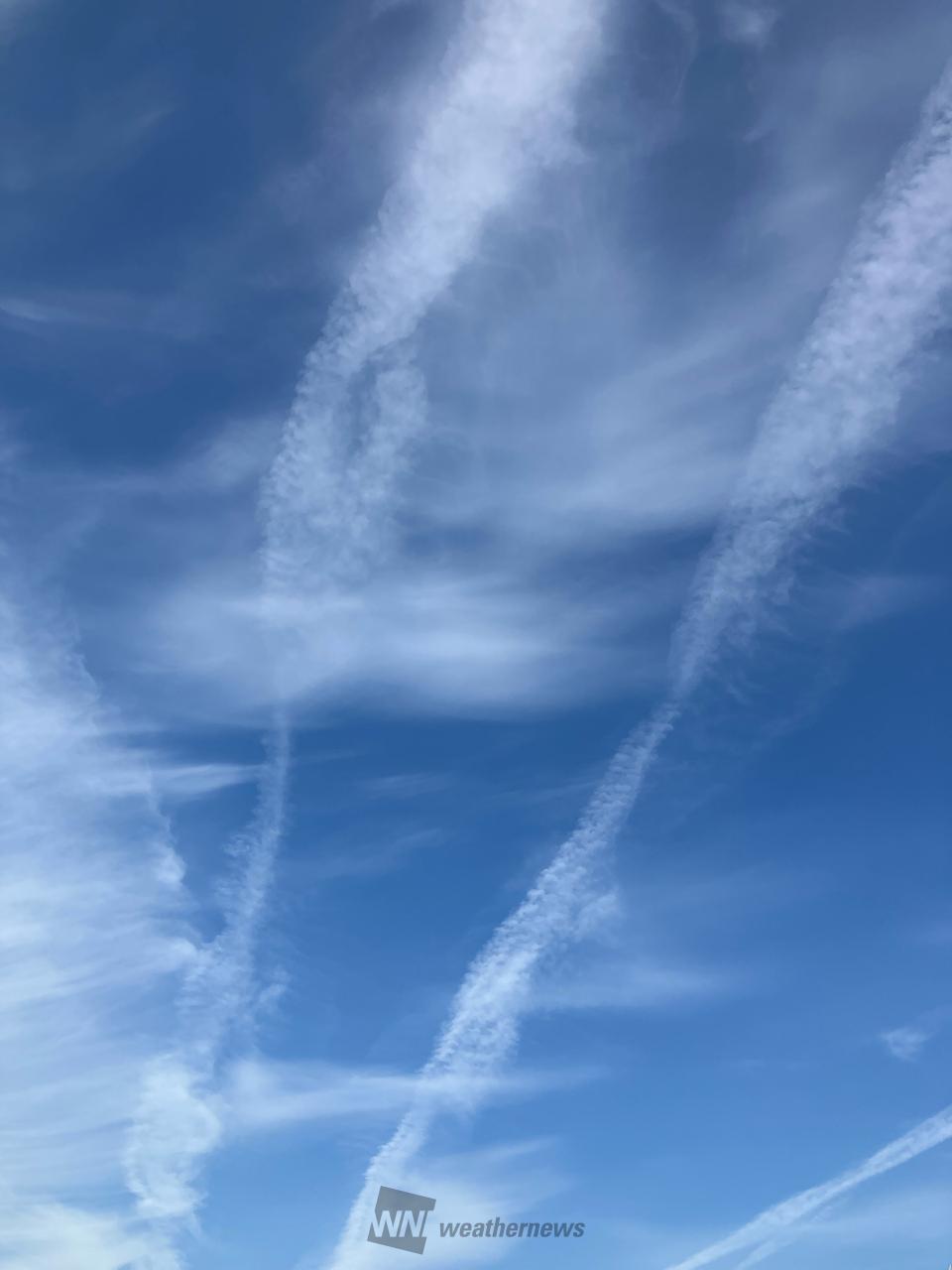 空にビューン✈️ 注目の空の写真 ウェザーニュース