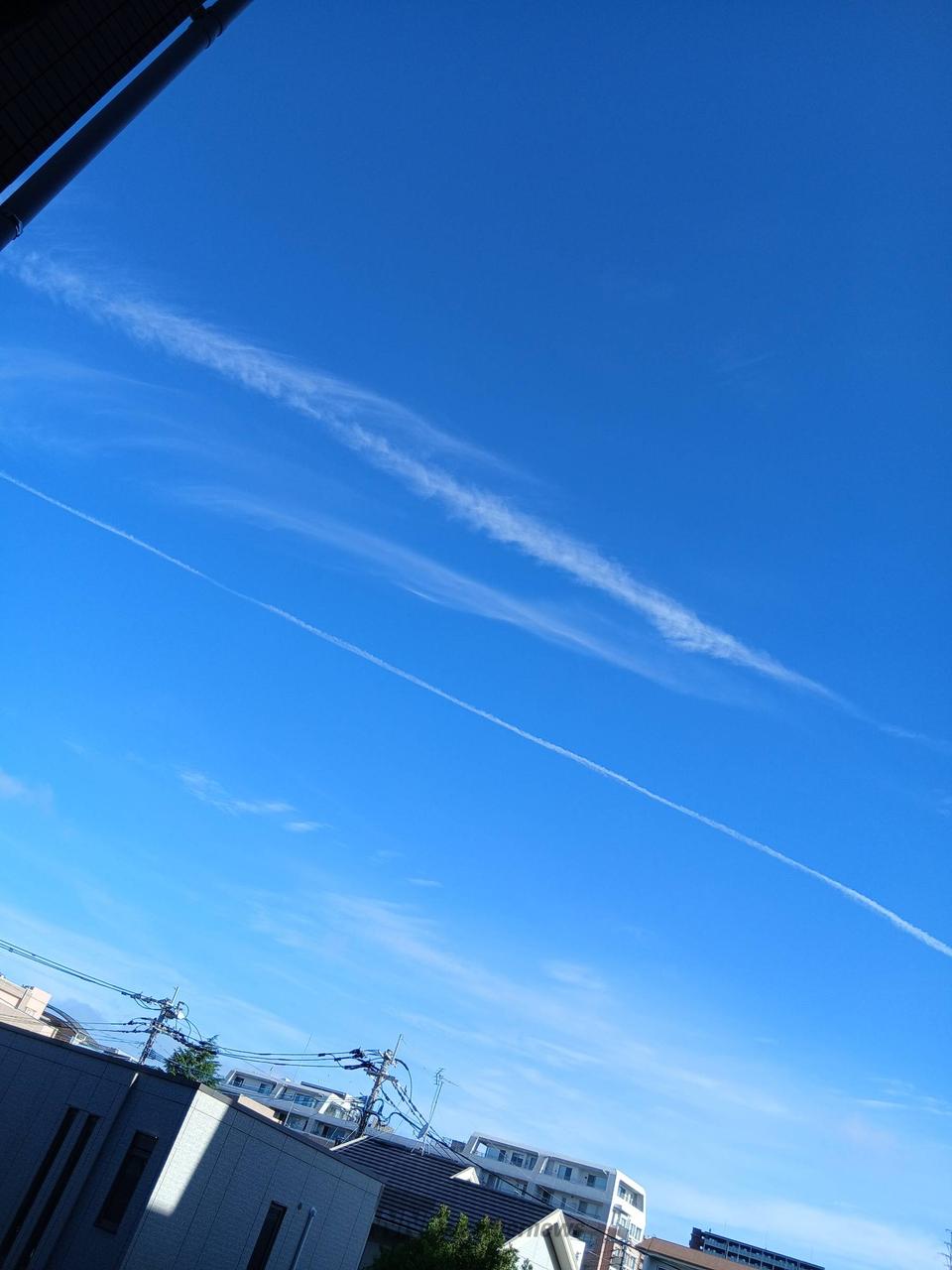 空にビューン✈️ 注目の空の写真 ウェザーニュース