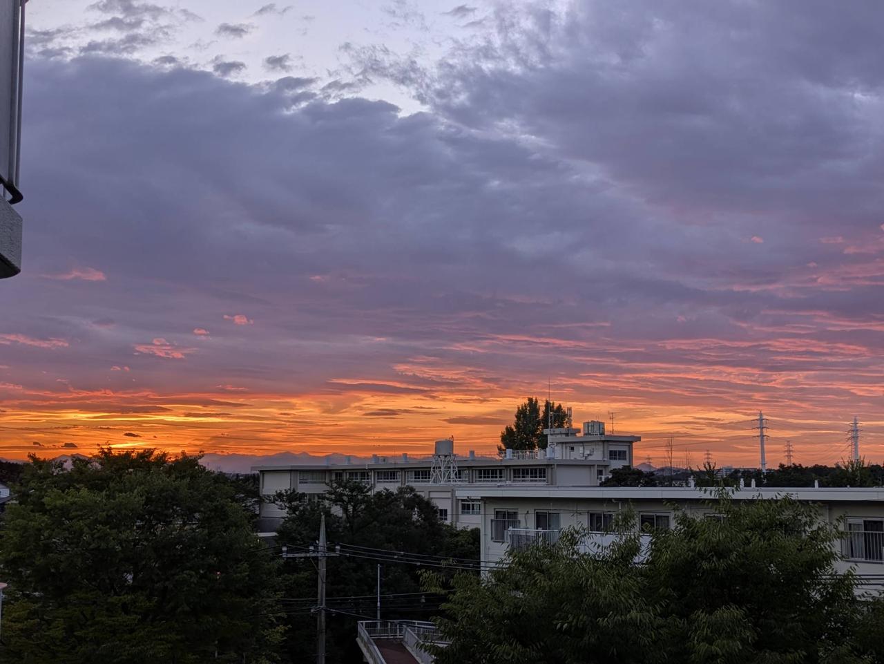蒸し暑い夕暮れ 注目の空の写真 ウェザーニュース
