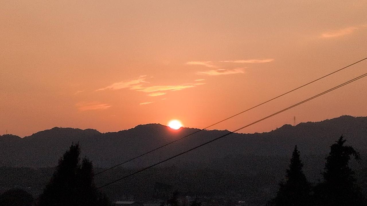蒸し暑い夕暮れ 注目の空の写真 ウェザーニュース